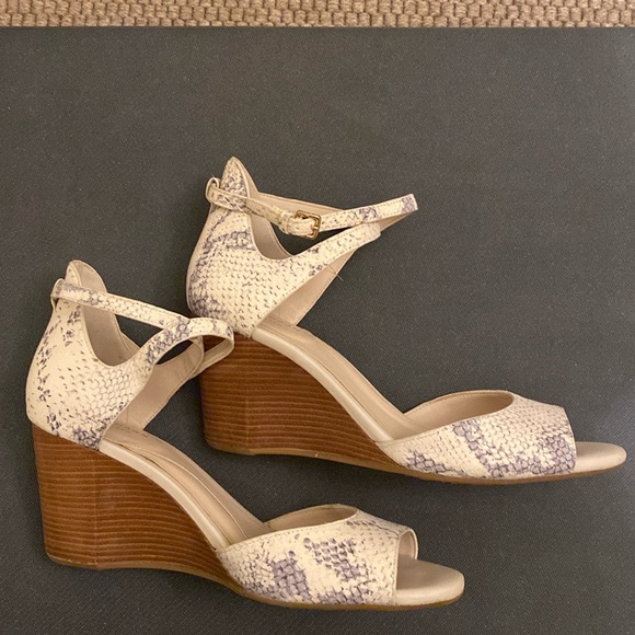 Cole Haan 9.5  Sadie Wedge sandal snake print - Picture 5 of 7